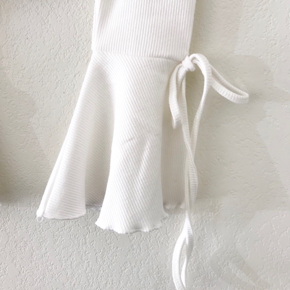 ribbed off shoulder bell sleeve crop top - Picture 5 of 7